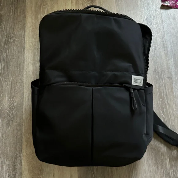 Everyday Backpack 21L (newest edition) in Black - Picture 1 of 6